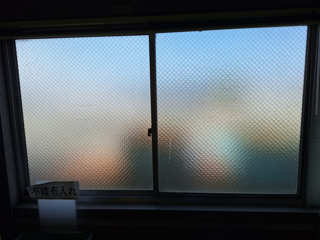 窓　暑さ対策